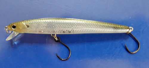 In-line hooks on lure